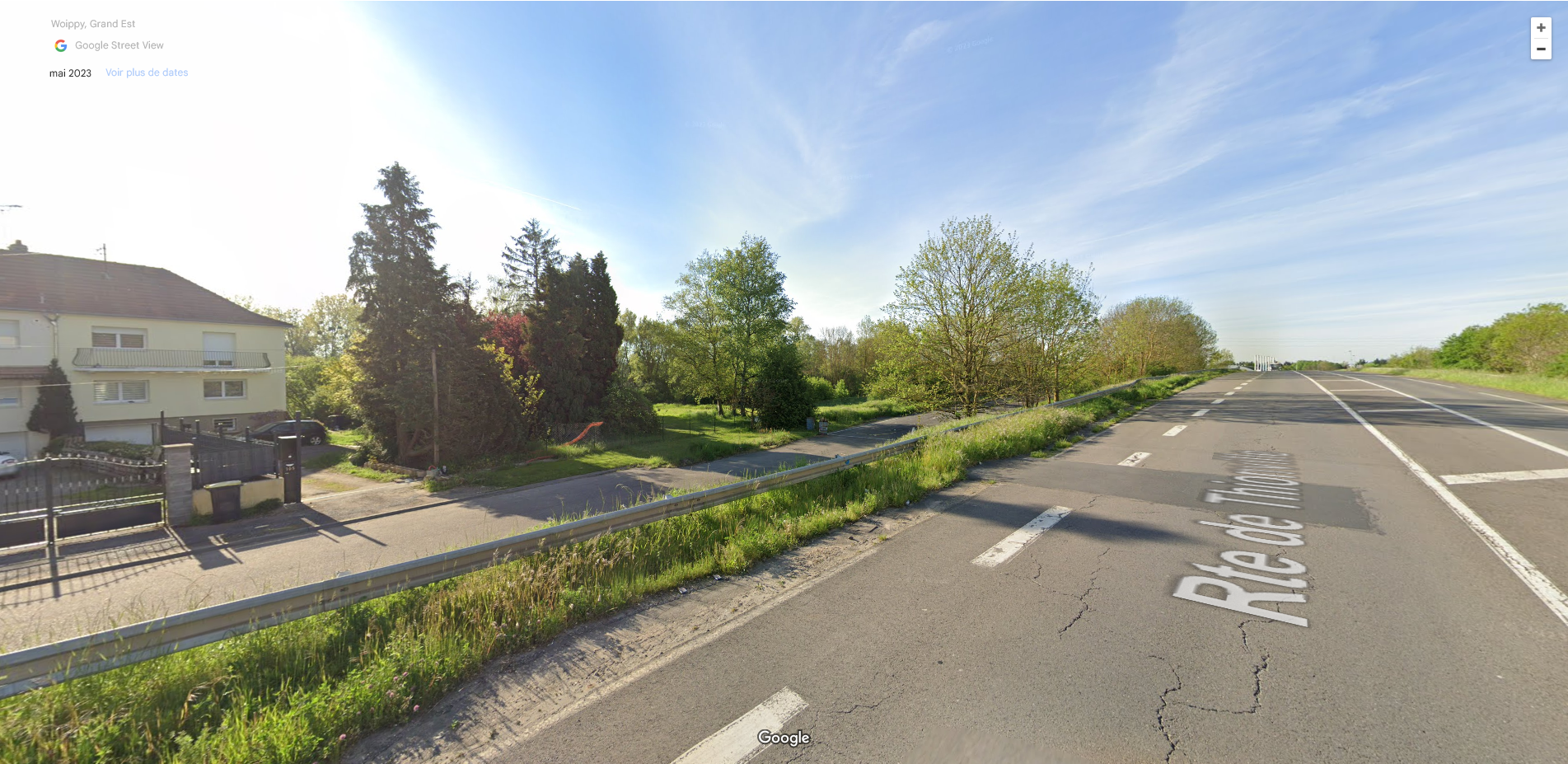 Accès à la piste moto depuis la route de Thionville